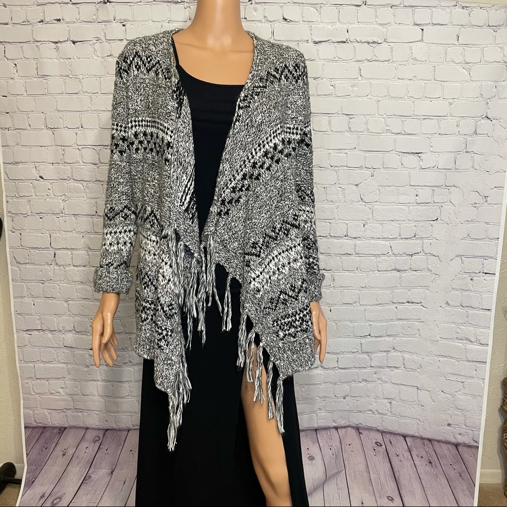 Old Navy Black and white long sleeve poncho style sweater boho size xs